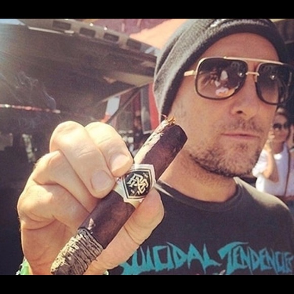 Billionaire Singlasses - Picture 6 of 6